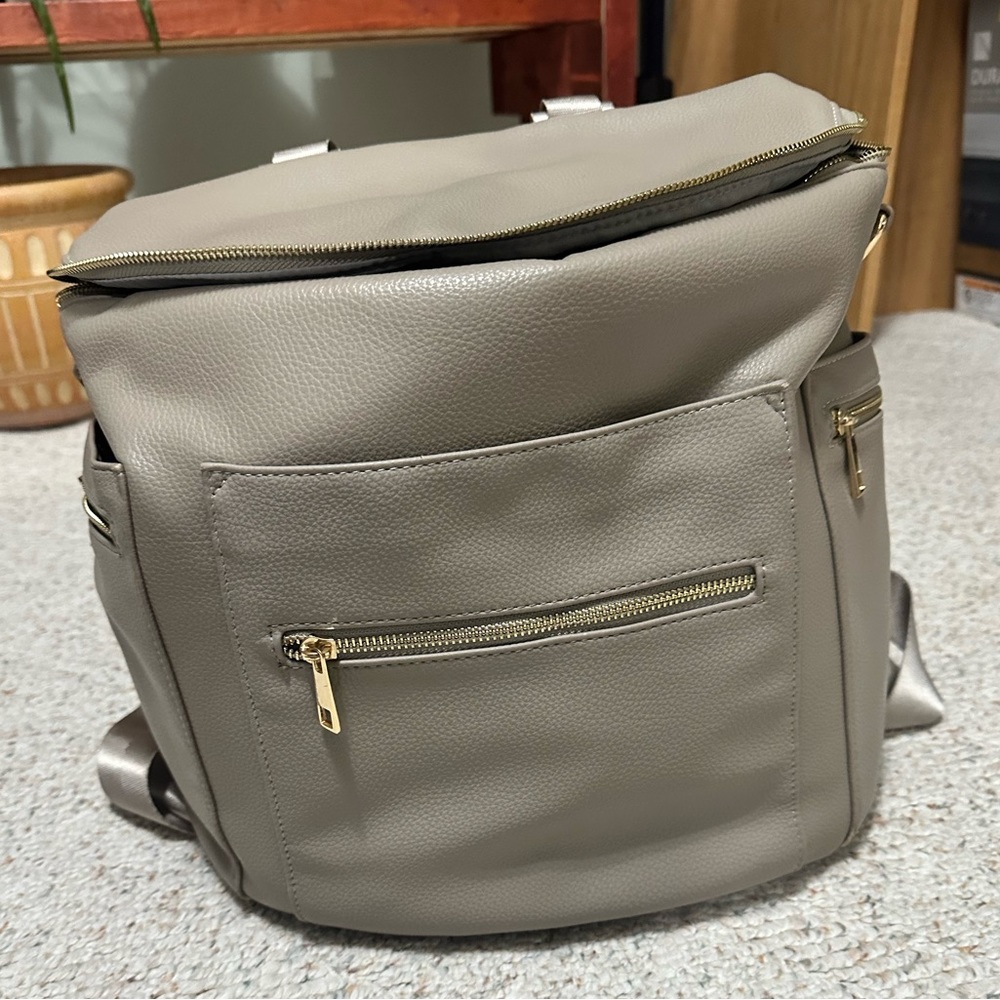 Diaper bag in gray/taupe color